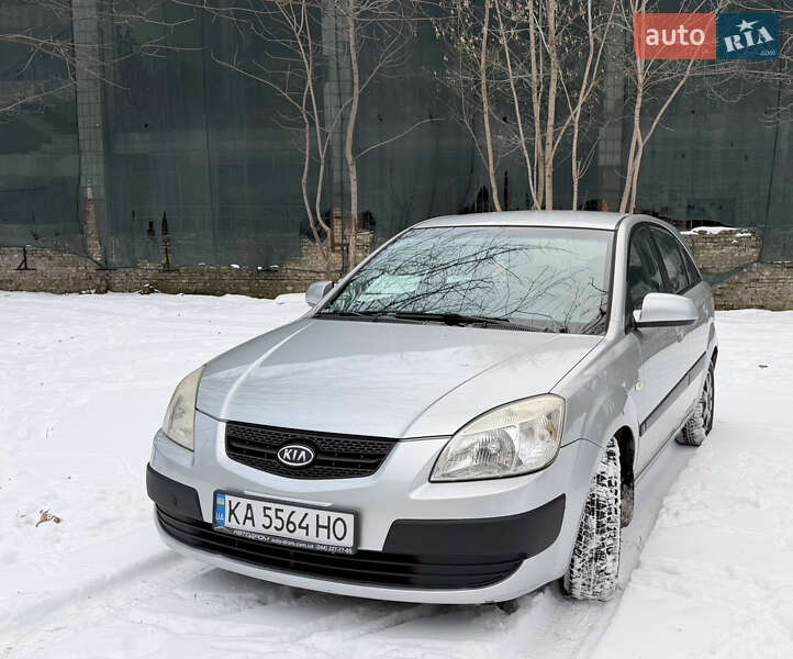 Хэтчбек Kia Rio 2008 в Киеве
