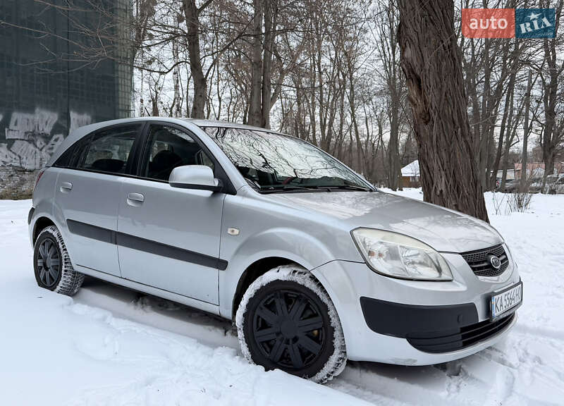 Хэтчбек Kia Rio 2008 в Киеве