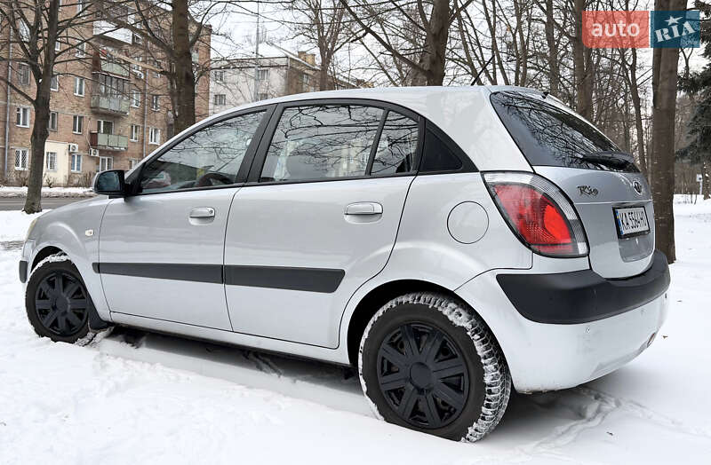 Хэтчбек Kia Rio 2008 в Киеве