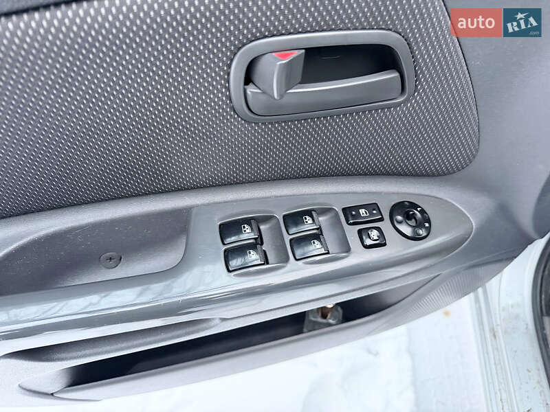 Хэтчбек Kia Rio 2008 в Киеве