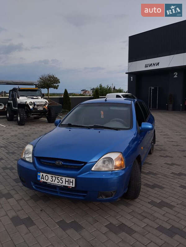 Седан Kia Rio 2006 в Хусте