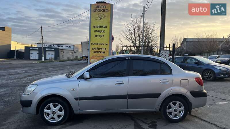 Седан Kia Rio 2006 в Николаеве