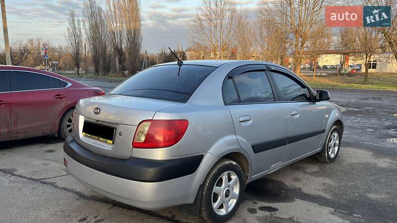 Седан Kia Rio 2006 в Николаеве