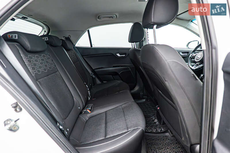 Хэтчбек Kia Rio 2017 в Киеве