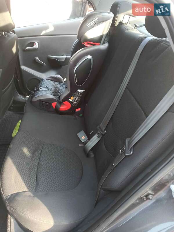 Седан Kia Rio 2013 в Полтаве