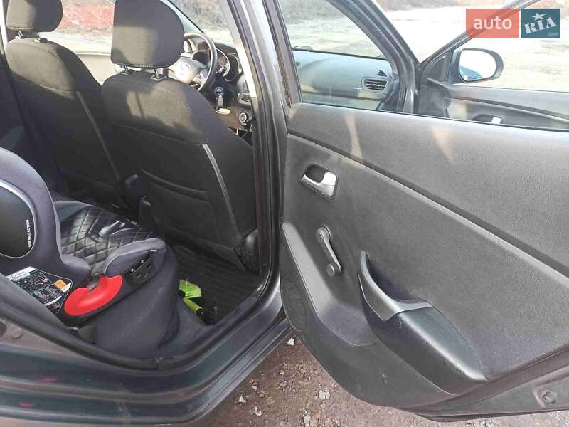 Седан Kia Rio 2013 в Полтаве