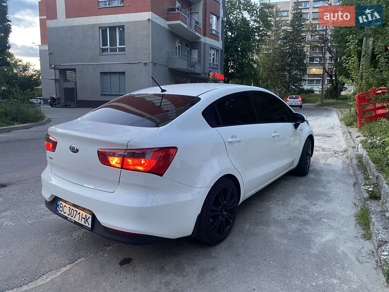 Седан Kia Rio 2017 в Львові