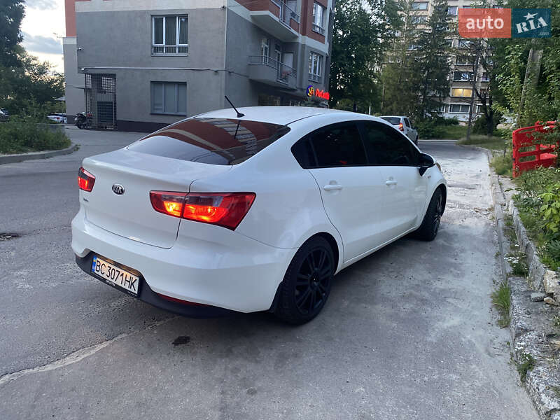 Седан Kia Rio 2017 в Львові