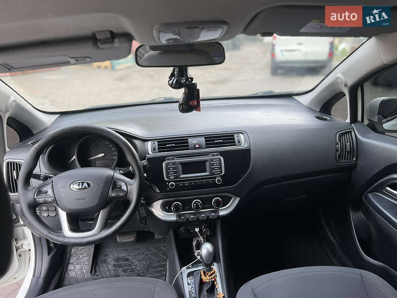 Седан Kia Rio 2017 в Львові
