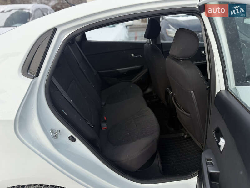 Седан Kia Rio 2013 в Полтаве