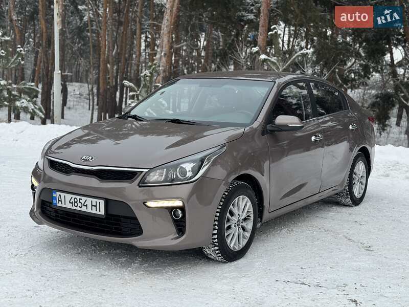Седан Kia Rio 2017 в Киеве
