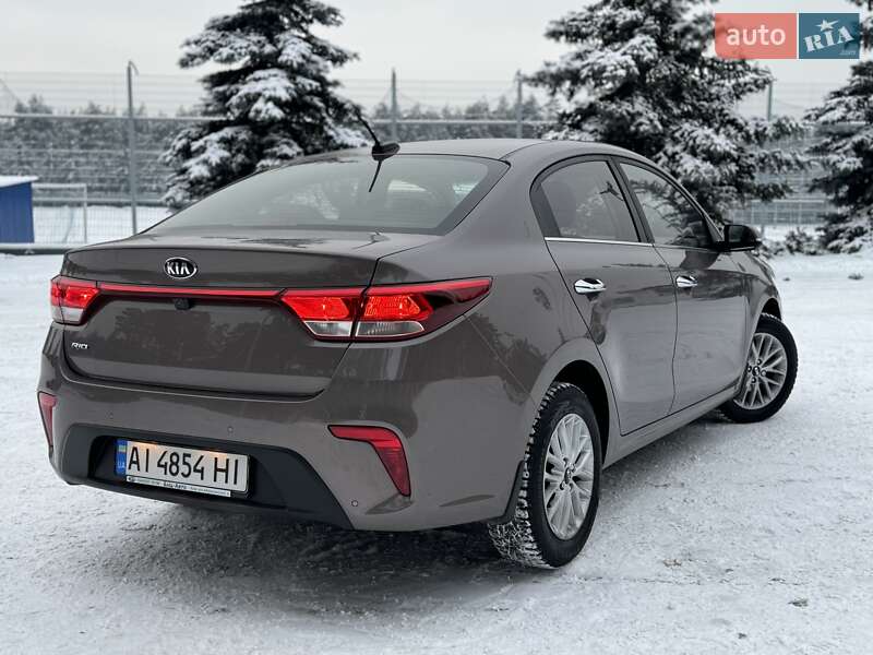 Седан Kia Rio 2017 в Киеве