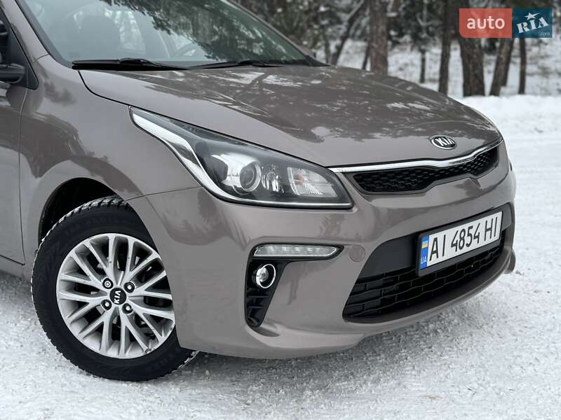 Седан Kia Rio 2017 в Киеве