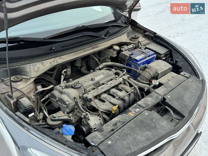 Седан Kia Rio 2017 в Киеве