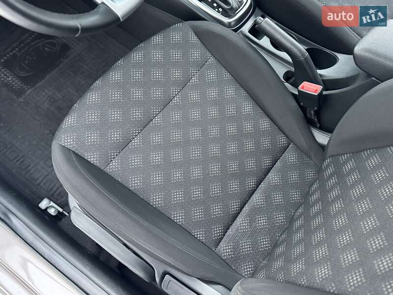 Седан Kia Rio 2017 в Киеве