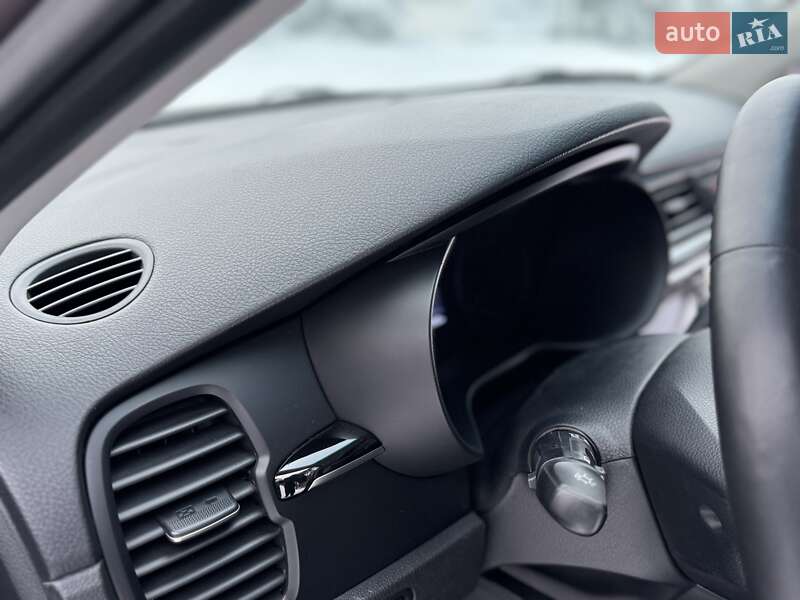 Седан Kia Rio 2017 в Киеве