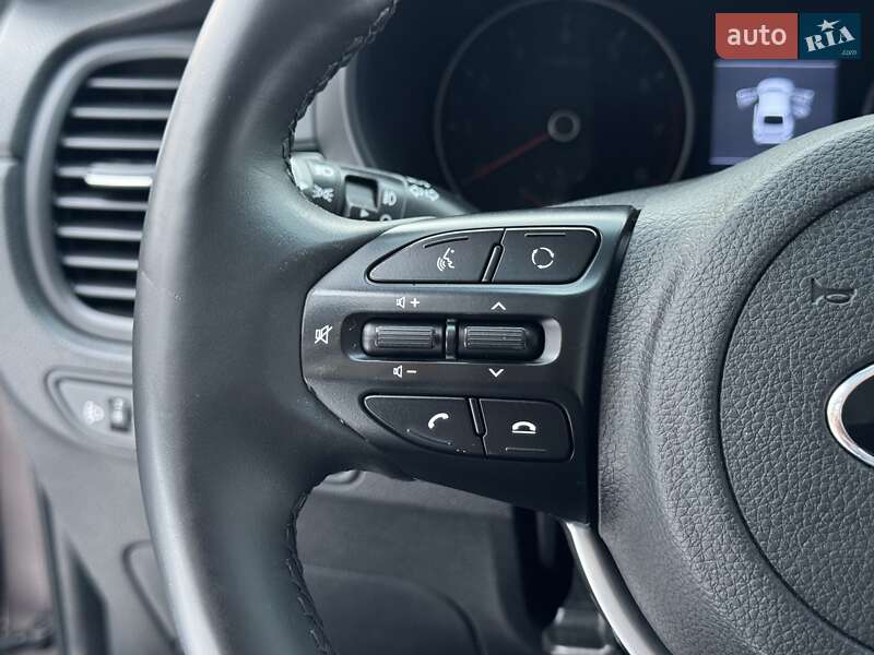 Седан Kia Rio 2017 в Киеве