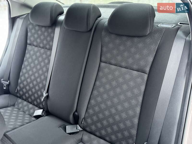 Седан Kia Rio 2017 в Киеве