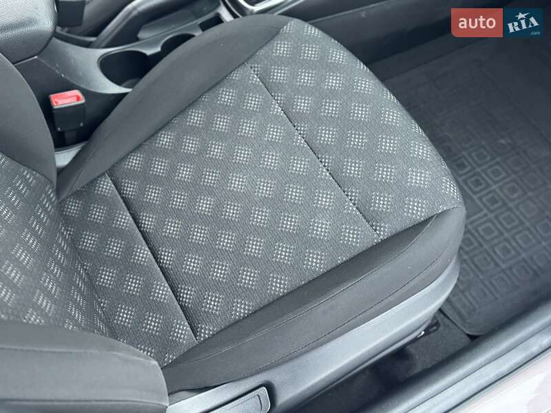 Седан Kia Rio 2017 в Киеве