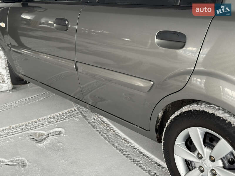 Седан Kia Rio 2010 в Харькове