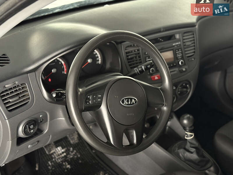 Седан Kia Rio 2010 в Харькове