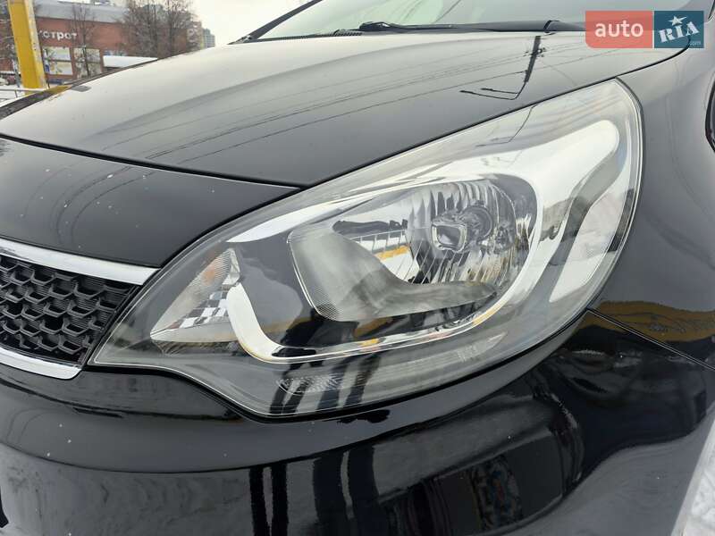 Седан Kia Rio 2015 в Киеве