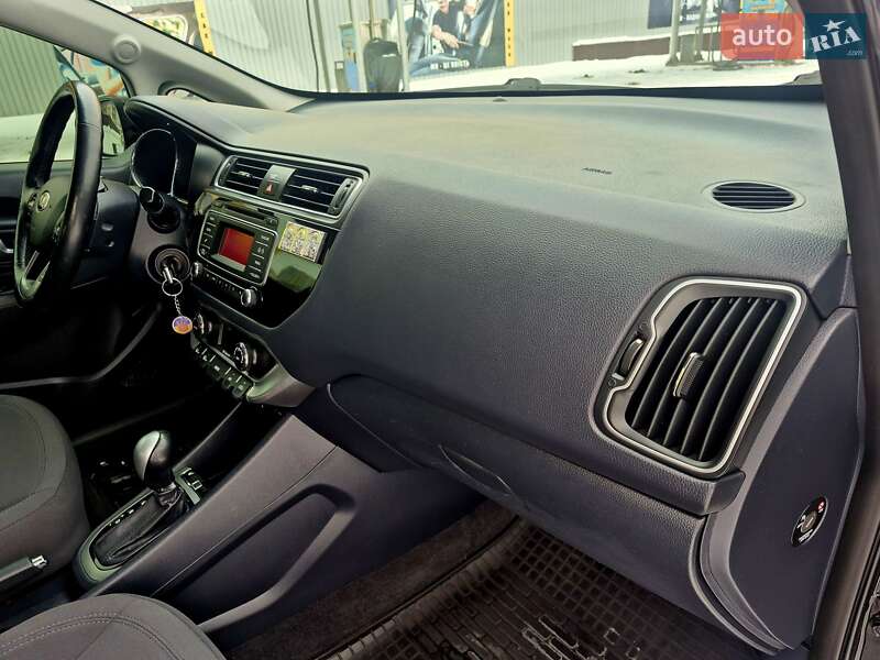 Седан Kia Rio 2015 в Киеве