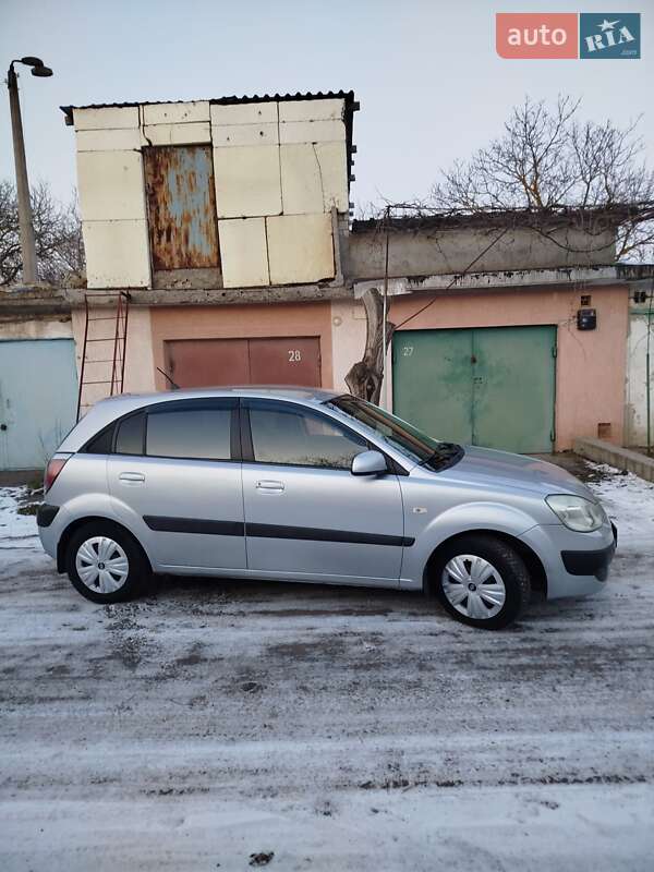 Хэтчбек Kia Rio 2007 в Николаеве