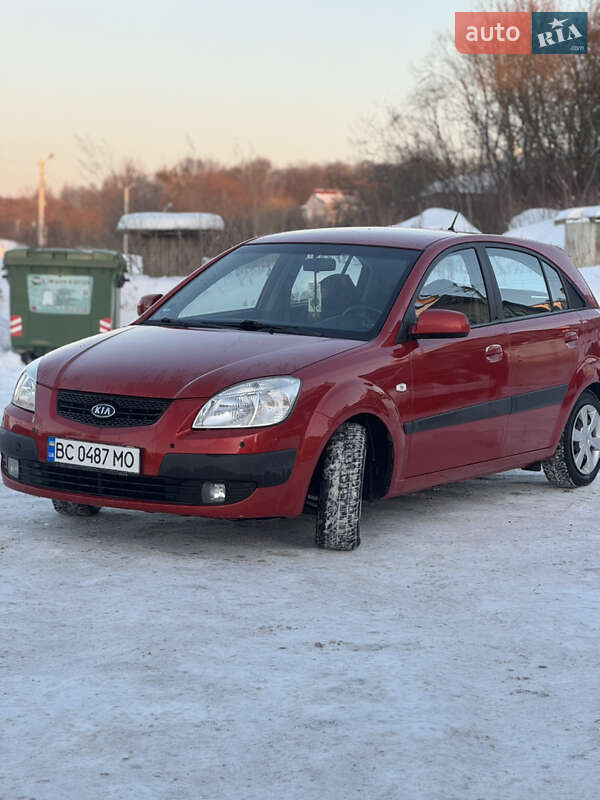 Хэтчбек Kia Rio 2005 в Львове