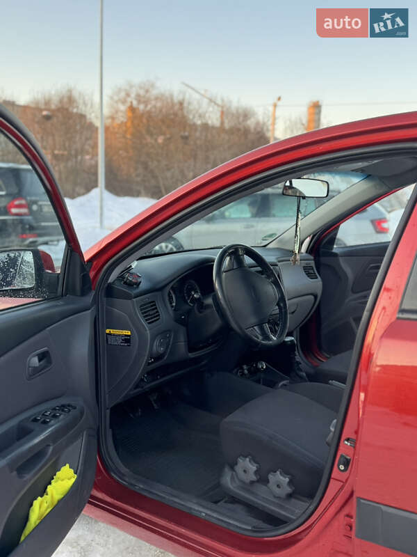 Хэтчбек Kia Rio 2005 в Львове