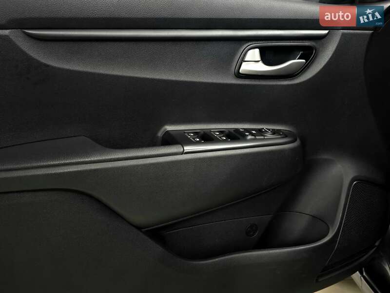 Седан Kia Rio 2021 в Николаеве