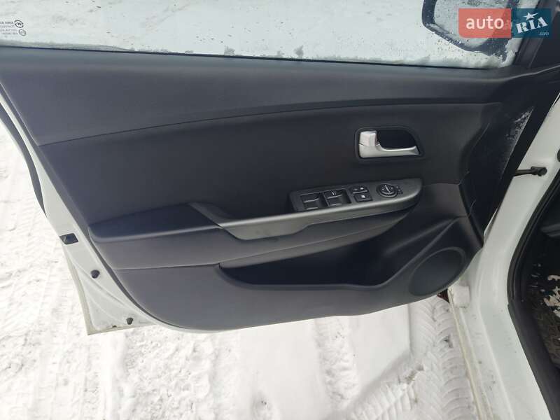 Хэтчбек Kia Rio 2012 в Остроге фото 15 Хэтчбек Kia Rio 2012 в Остроге