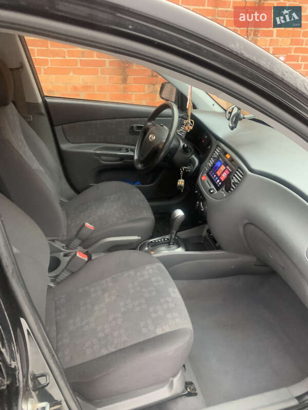 Хетчбек Kia Rio 2008 в Високому