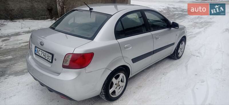 Седан Kia Rio 2011 в Подольске