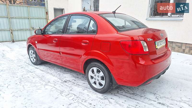 Седан Kia Rio 2010 в Полтаве