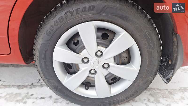 Седан Kia Rio 2010 в Полтаве
