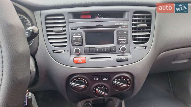 Седан Kia Rio 2010 в Полтаве