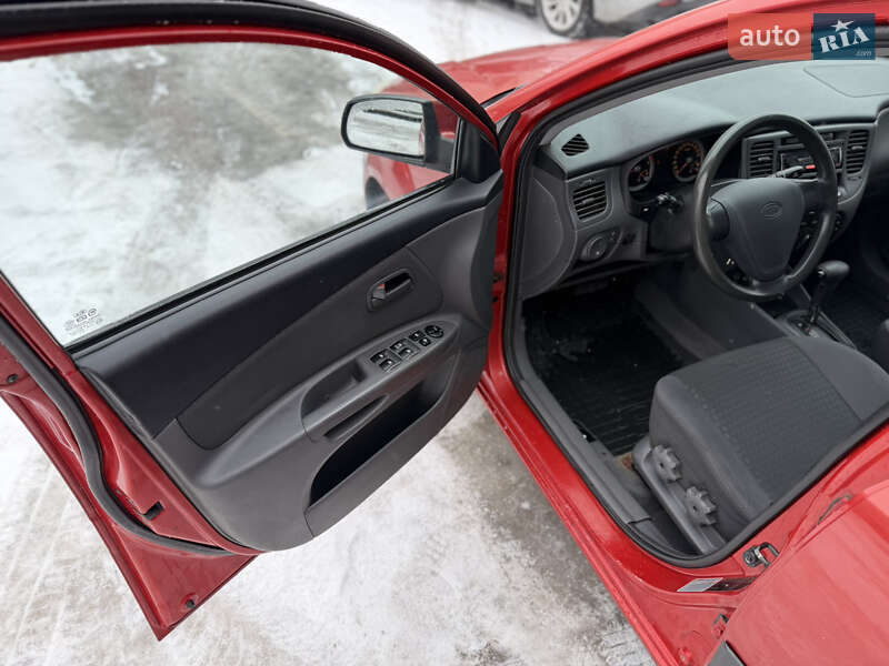 Седан Kia Rio 2005 в Киеве
