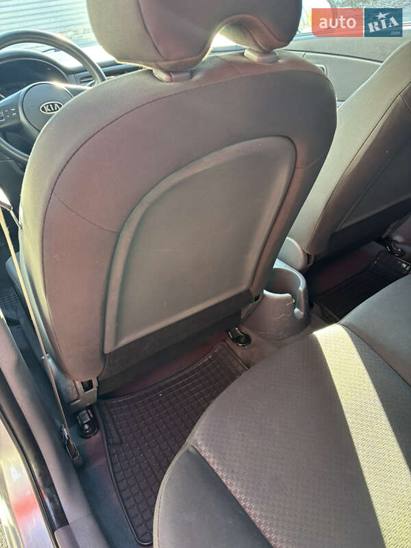 Седан Kia Rio 2011 в Черновцах фото 28 Седан Kia Rio 2011 в Черновцах