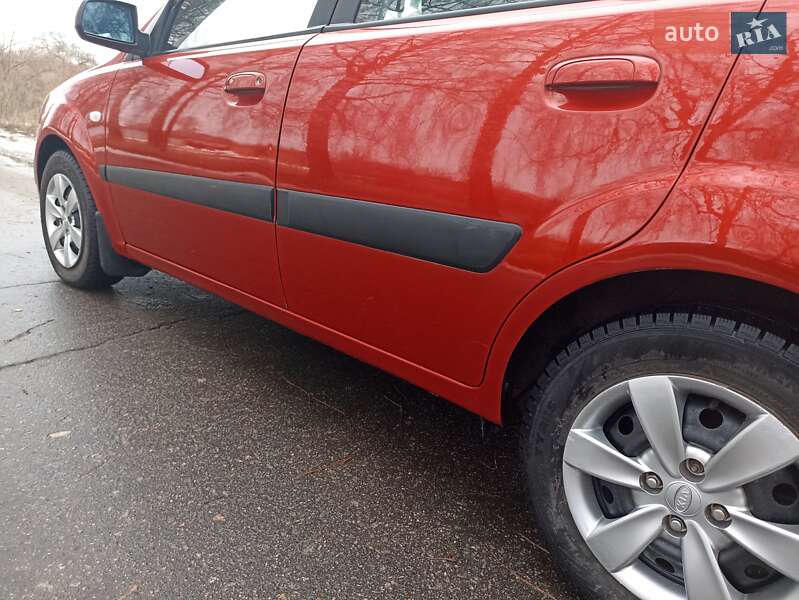 Хэтчбек Kia Rio 2008 в Лубнах