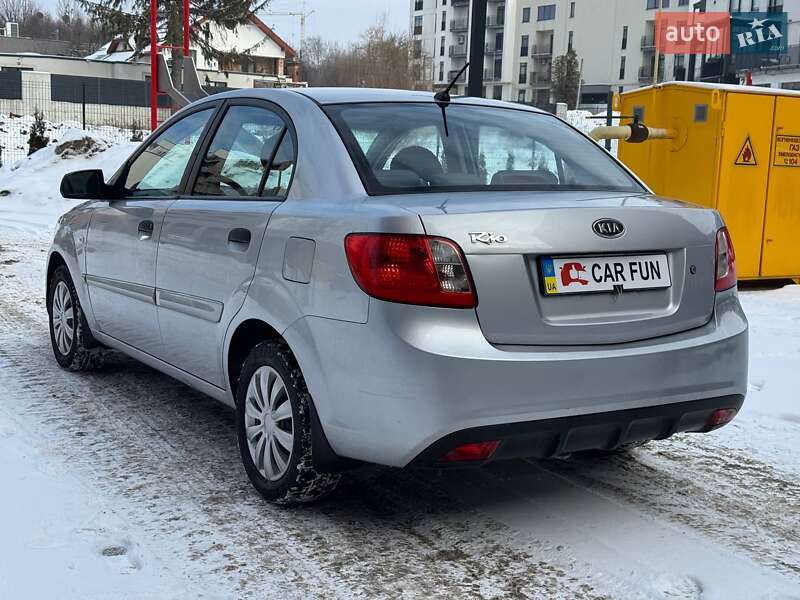 Седан Kia Rio 2011 в Львові