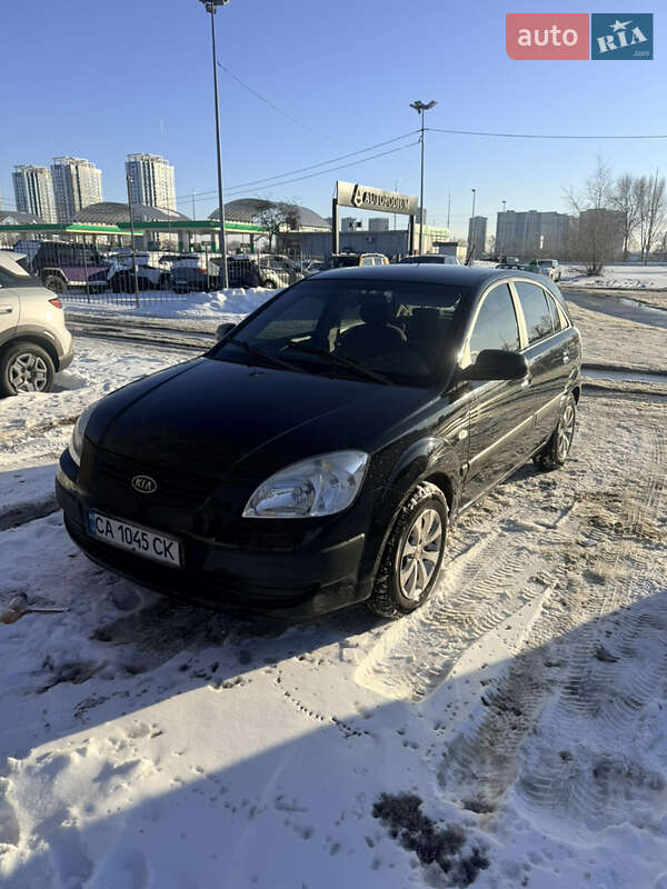 Хэтчбек Kia Rio 2008 в Киеве