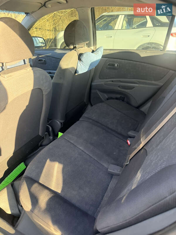 Хэтчбек Kia Rio 2008 в Киеве