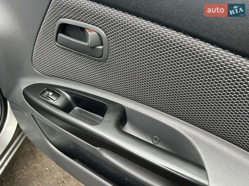 Хетчбек Kia Rio 2010 в Києві