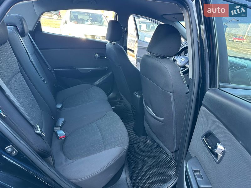 Седан Kia Rio 2012 в Хмельницком