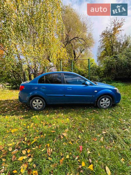 Седан Kia Rio 2010 в Василькові