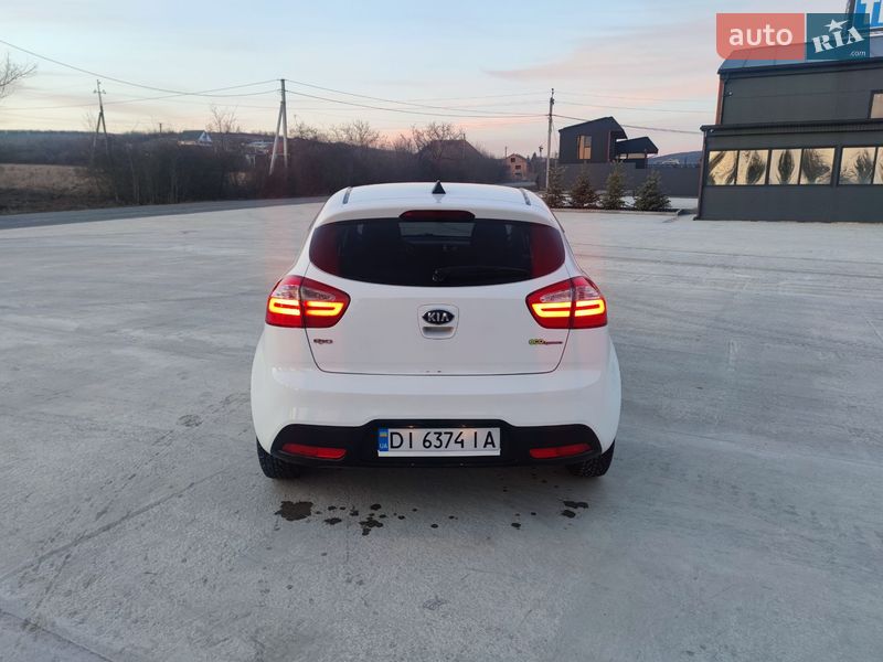 Хетчбек Kia Rio 2013 в Ужгороді
