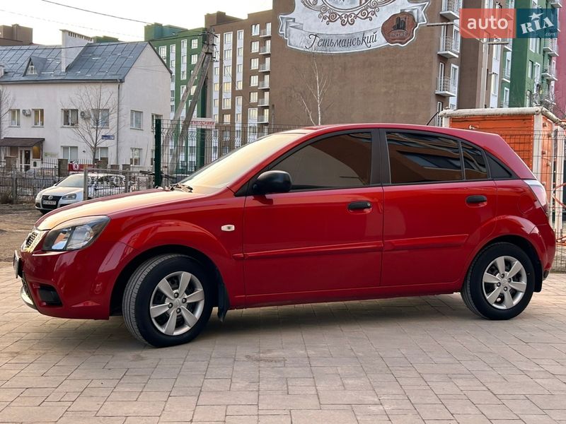 Хэтчбек Kia Rio 2010 в Ивано-Франковске