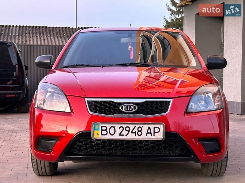 Хэтчбек Kia Rio 2010 в Ивано-Франковске