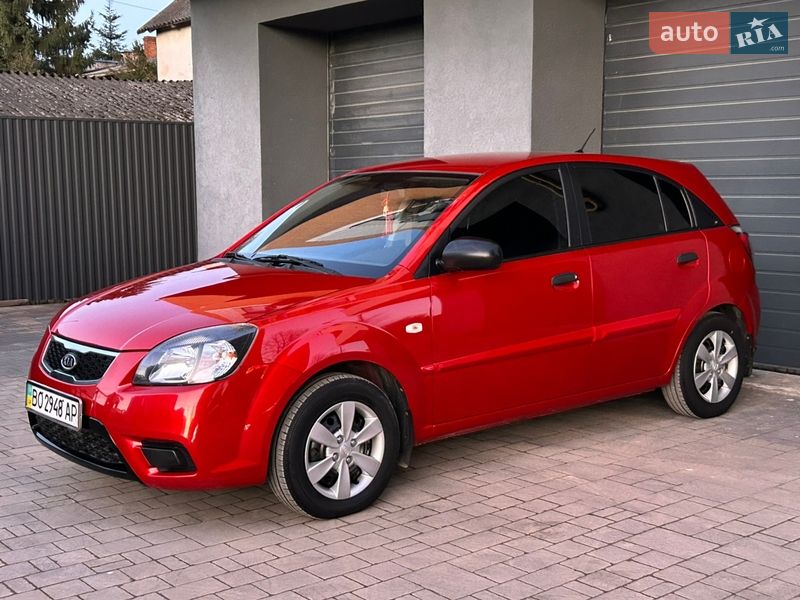 Хэтчбек Kia Rio 2010 в Ивано-Франковске